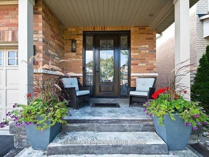 Property Photo:  125 Timber Valley Avenue  ON L4E 4Z8 