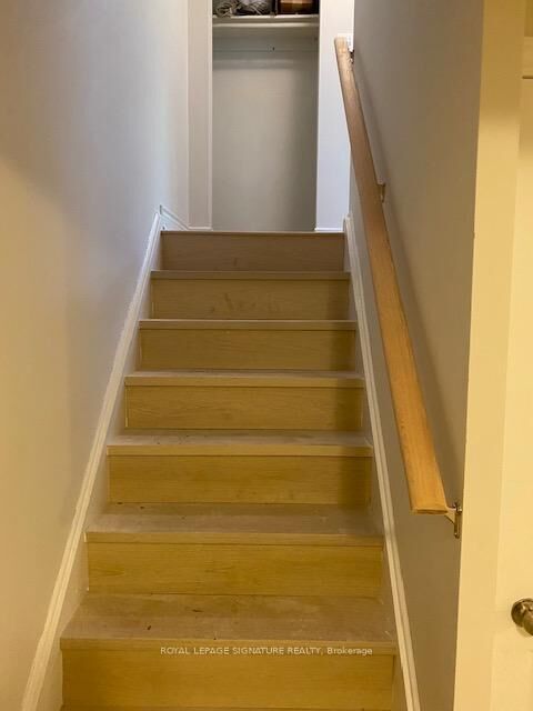 Property Photo:  41 Ravengloss Drive Lower  ON L3T 4C8 