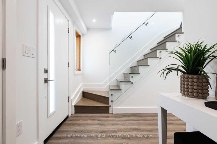Property Photo:  165R Wychwood Avenue  ON M6C 2T4 