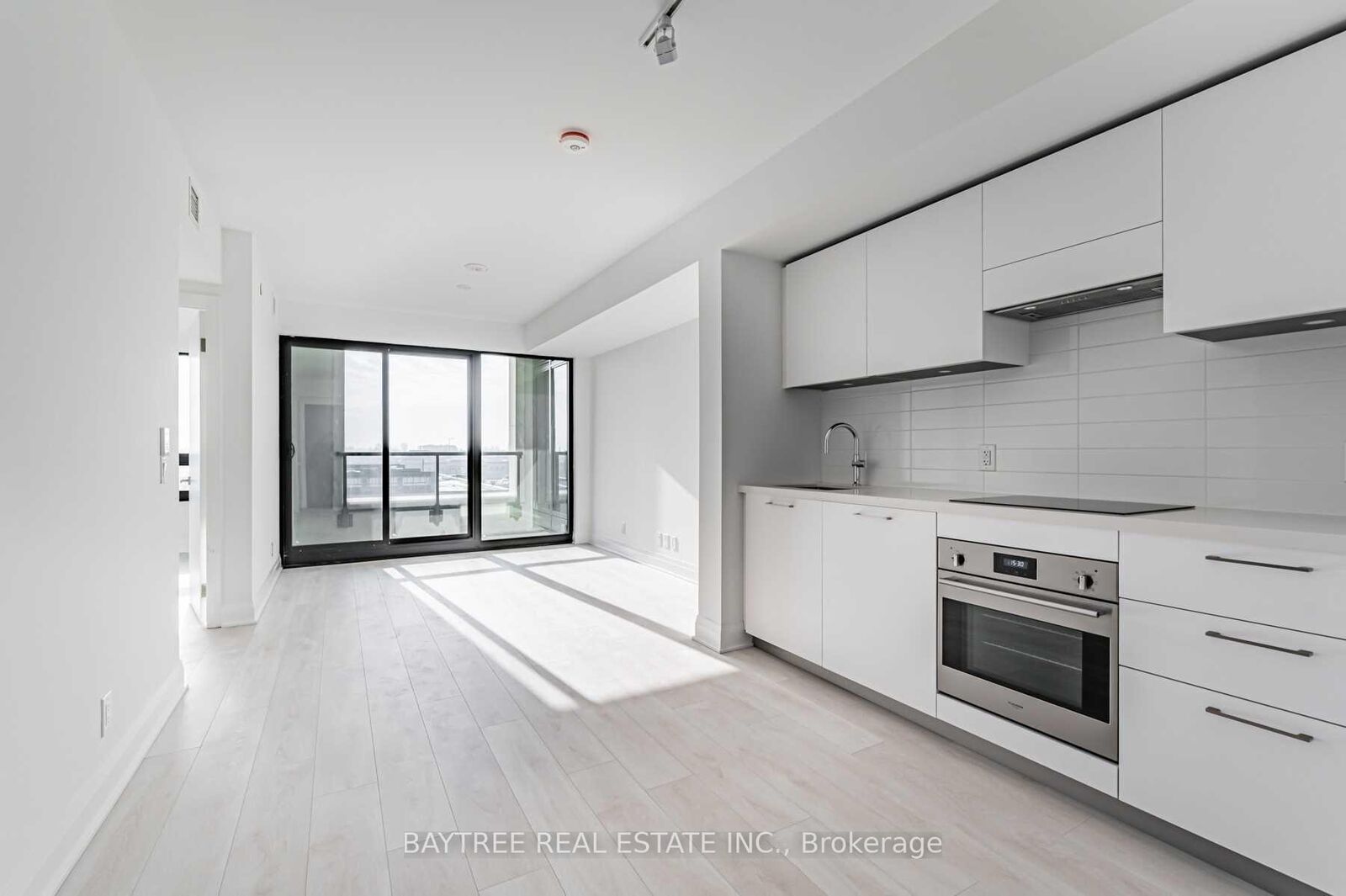 Property Photo:  33 Frederick Todd Way 532  ON M4G 0C9 