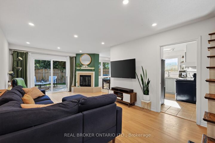 Property Photo: 37 Jansen Road ON K2H 5W6