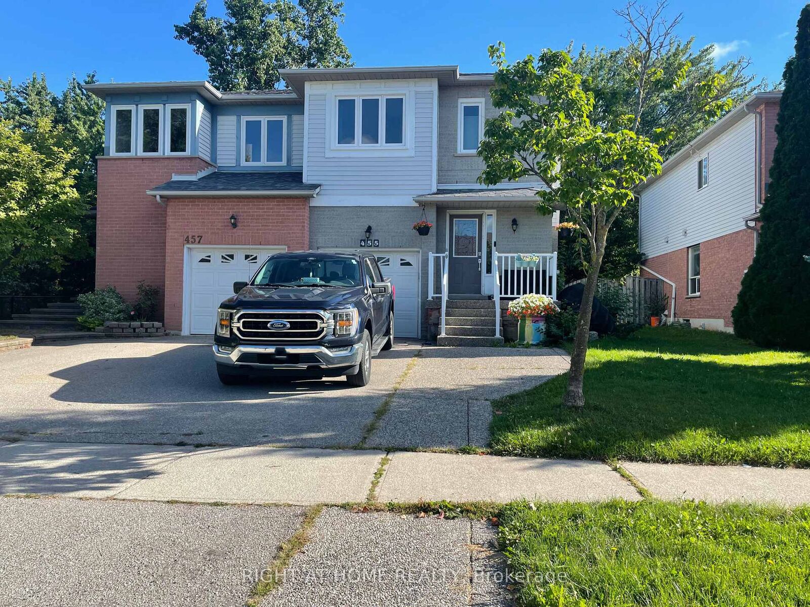 Property Photo:  455 Levanna Lane  ON L6H 6B9 