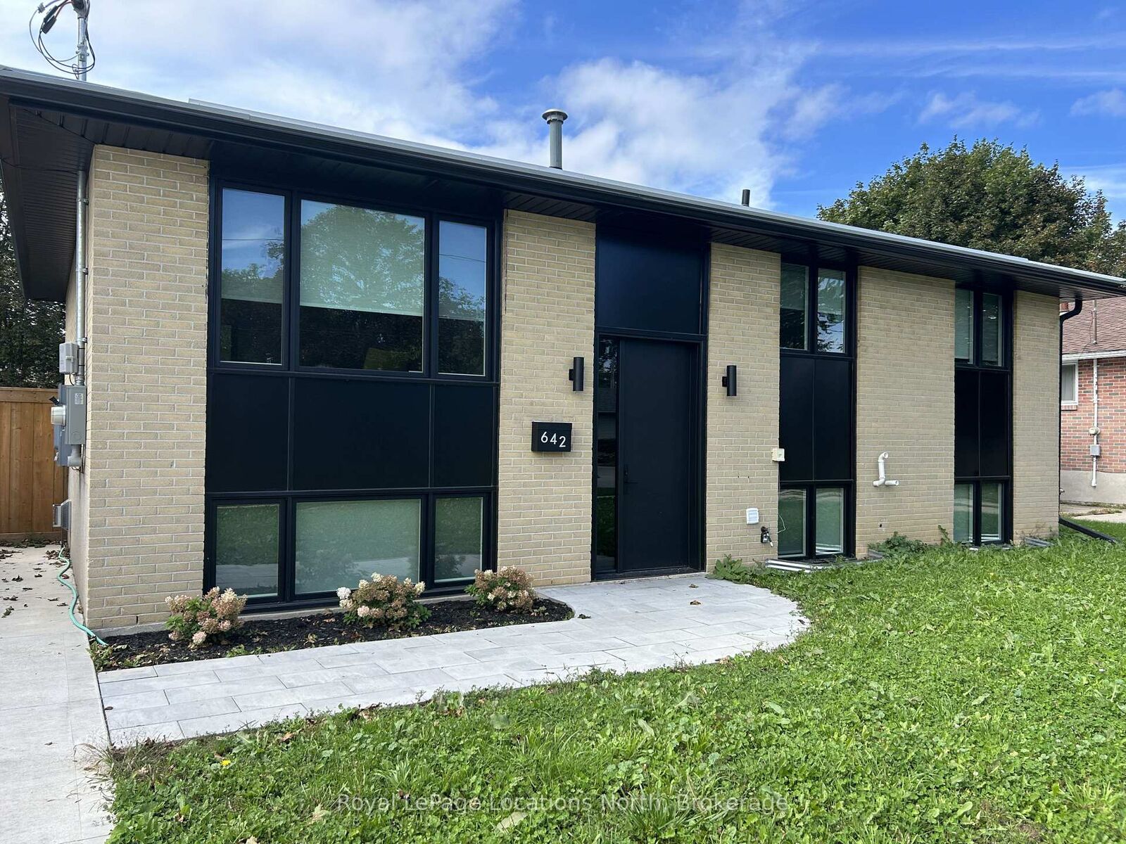 Property Photo:  642 Oak Street  ON L9Y 2Z8 
