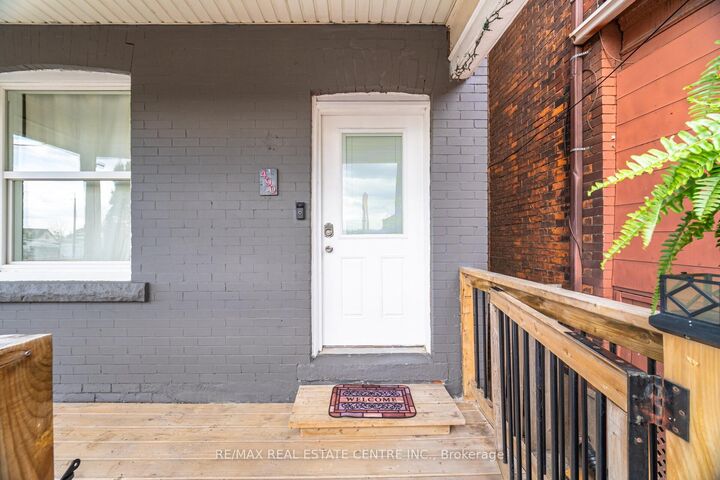 Property Photo: 490 Wentworth Street N ON L8L 5W9