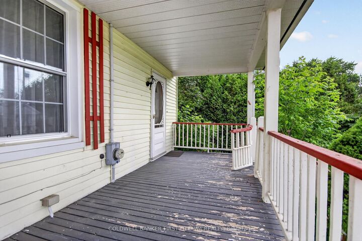 Property Photo:  9 Maud Street  ON K0C 1X0 