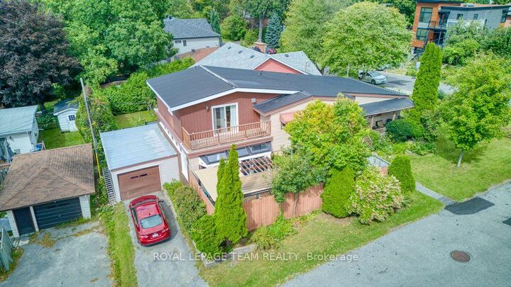 Property Photo: 220 Ancaster Avenue ON K2B 5B3