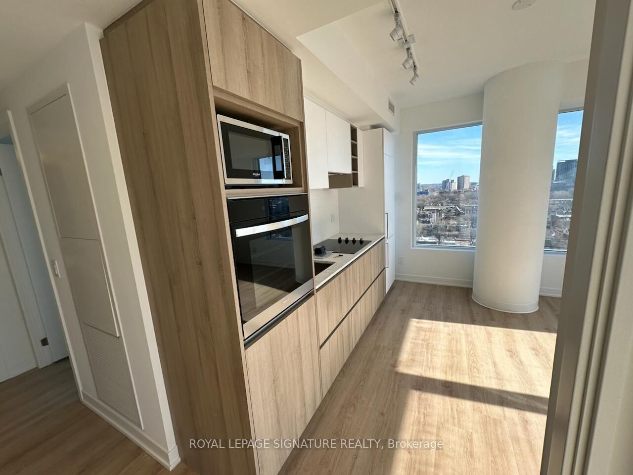 Property Photo: 319 Jarvis Street 1115 ON M5B 2C2