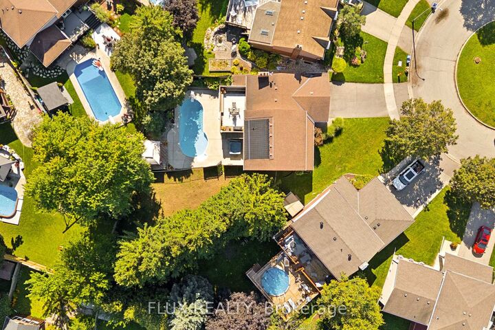 Property Photo:  60 Cherrytree Court  ON N2N 1L9 