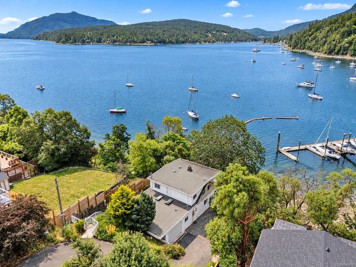 Property Photo:  936 Arbutus Ave  BC V9L 5X4 