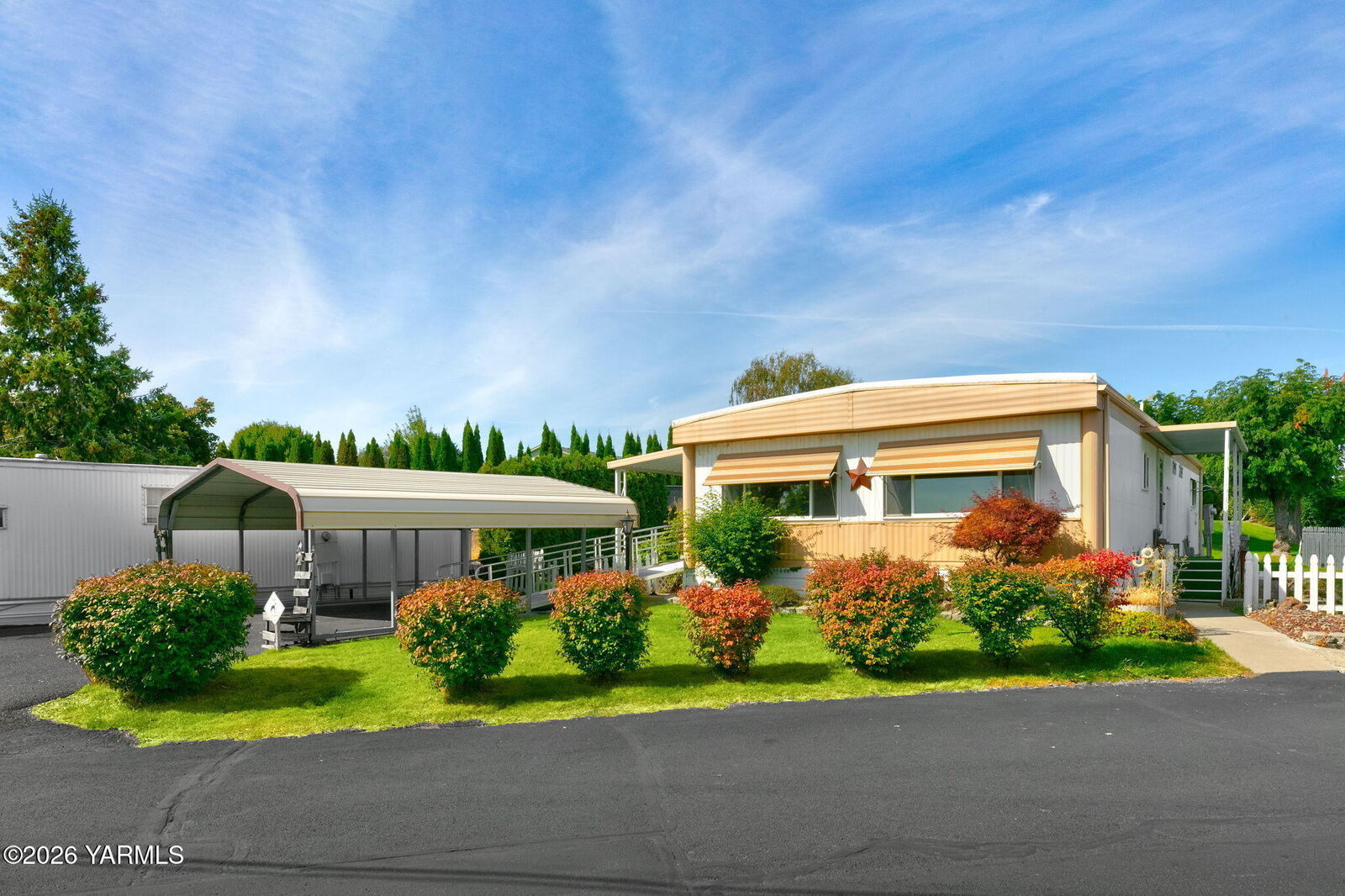 Property Photo: 8301 W Tieton Dr WA 98908