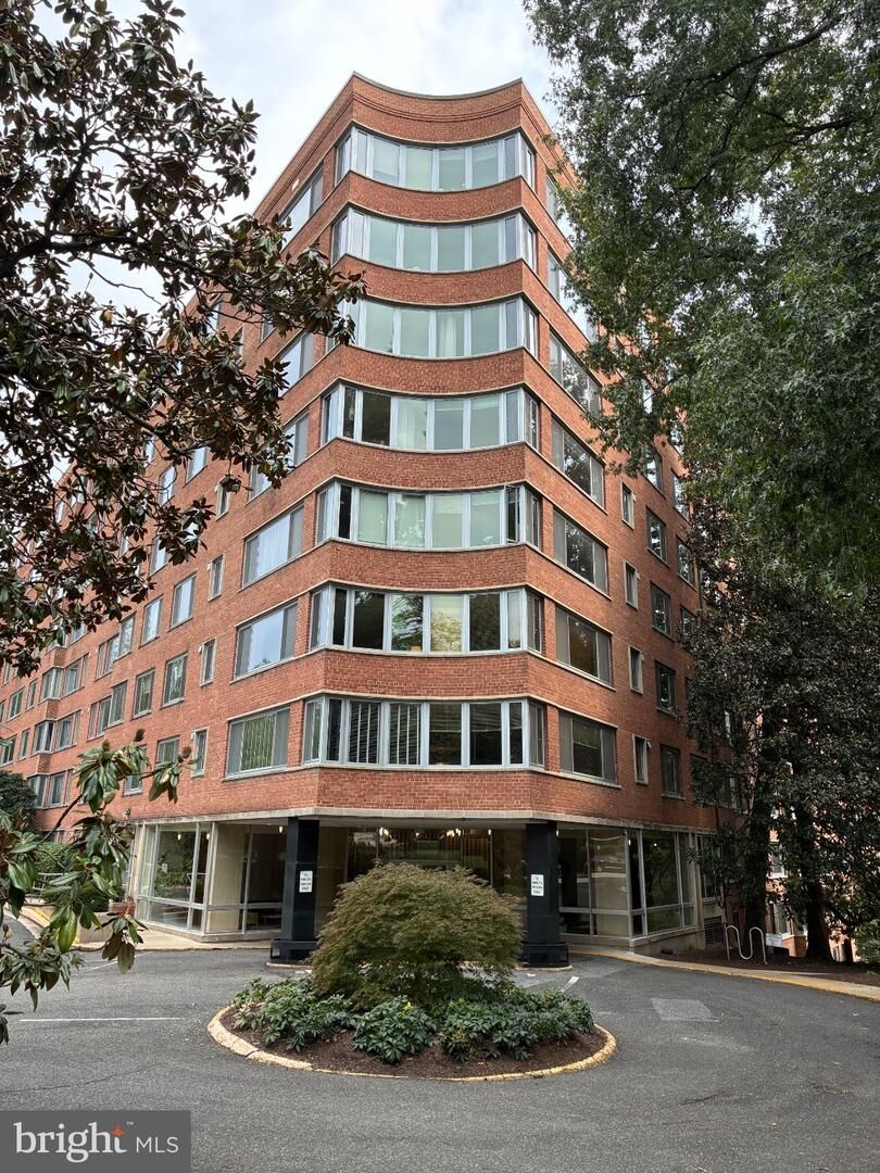 Property Photo:  4200 Cathedral Avenue NW 819  DC 20016 