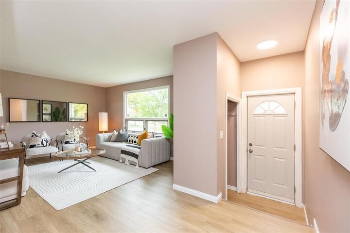 Property Photo:  191 Dalhousie Drive  MB R3T 2Y9 