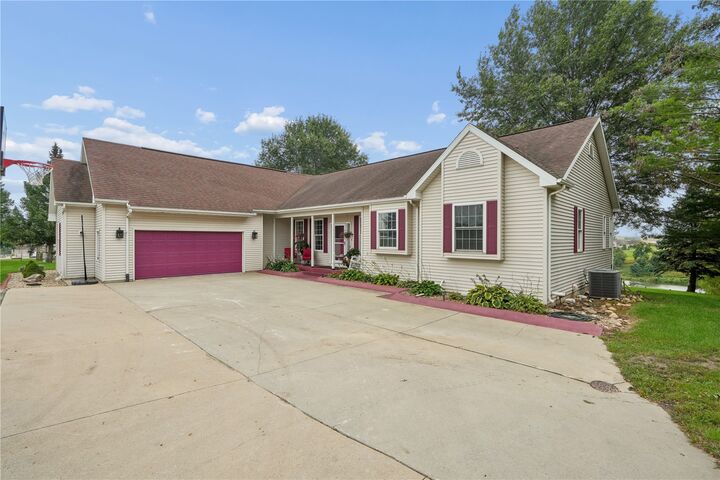 Property Photo:  9902 Dutch Creek Drive  IA 52205 