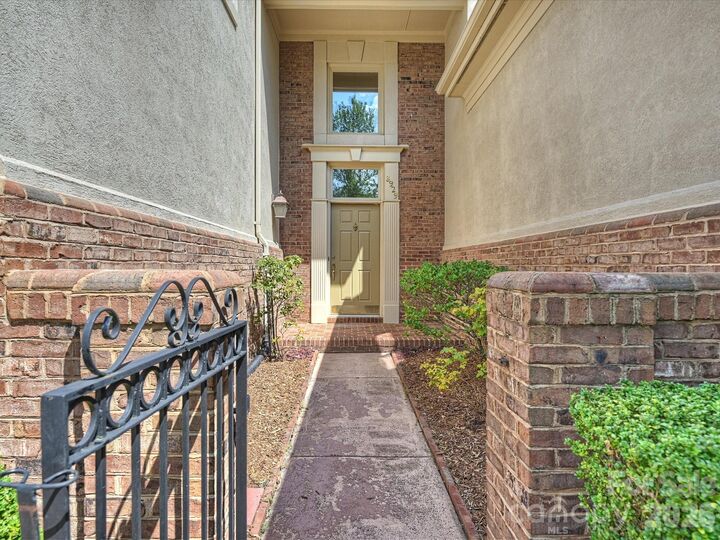 Property Photo:  8929 Challis Hill Lane  NC 28226 