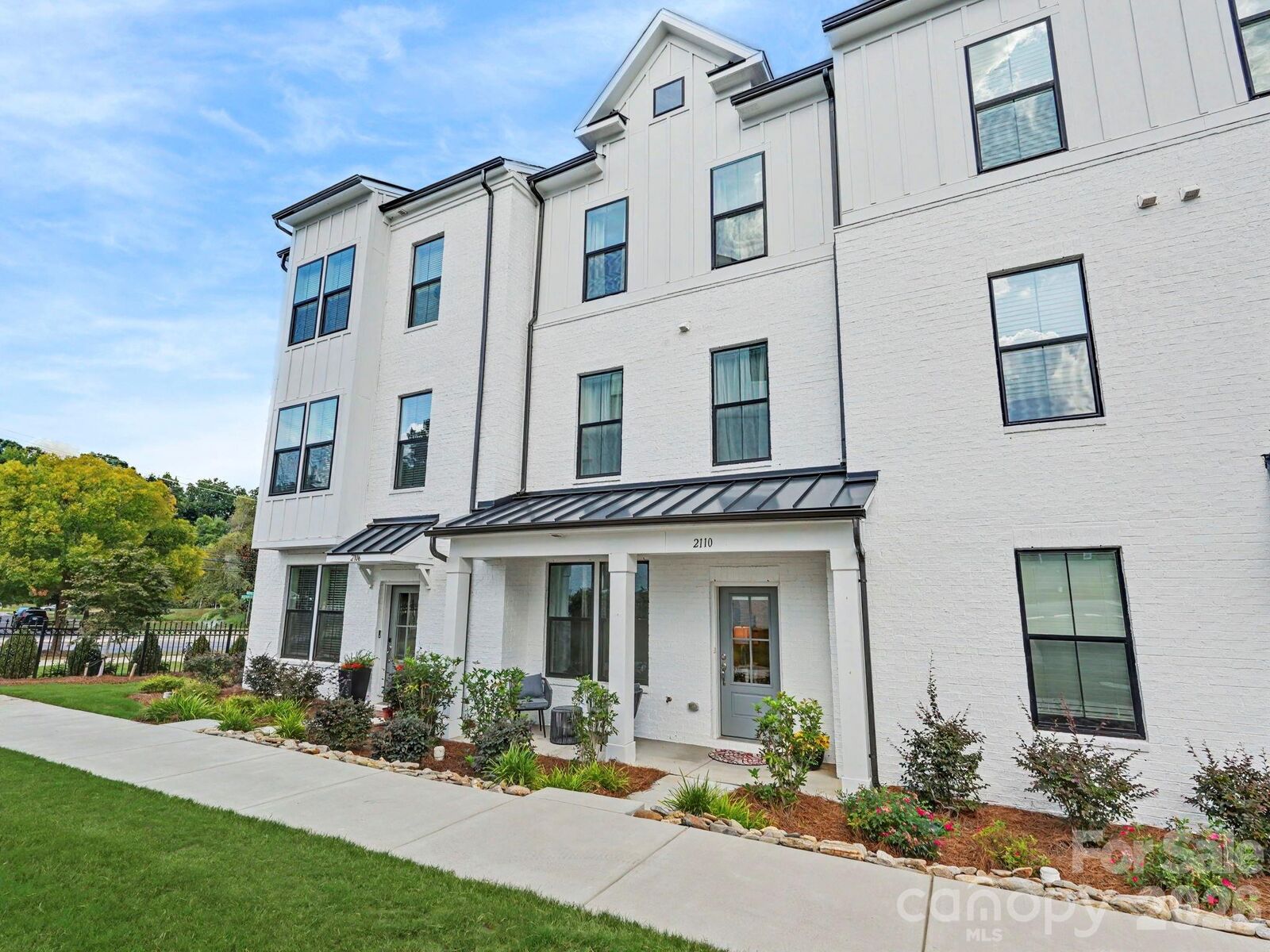 Property Photo: 2110 Magnolia Blossom Way NC 28211