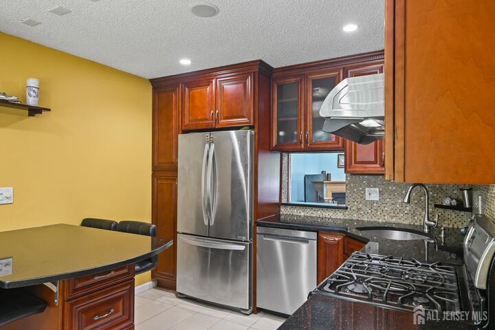 Property Photo:  67 Albury Way  NJ 08902 