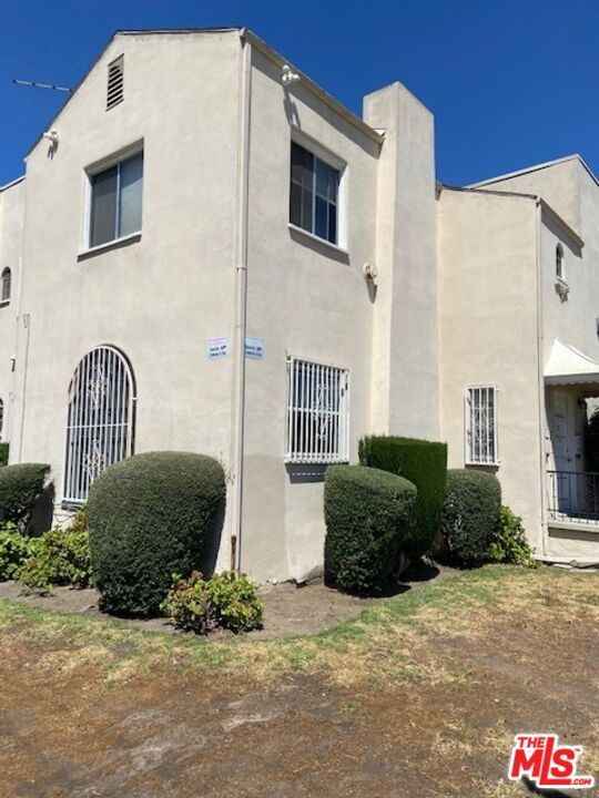 Property Photo:  4537 W 11th Pl  CA 90019 