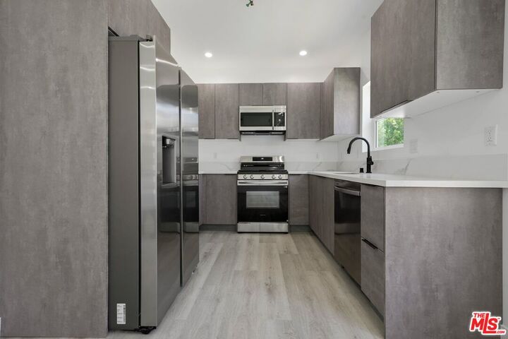 Property Photo:  1434 Beverwil, Unit 1  CA 90035 