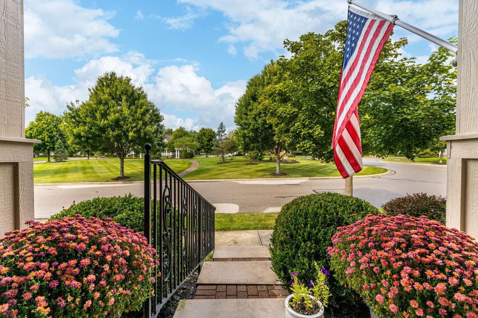 Property Photo:  722 Olde Mill Drive  OH 43082 
