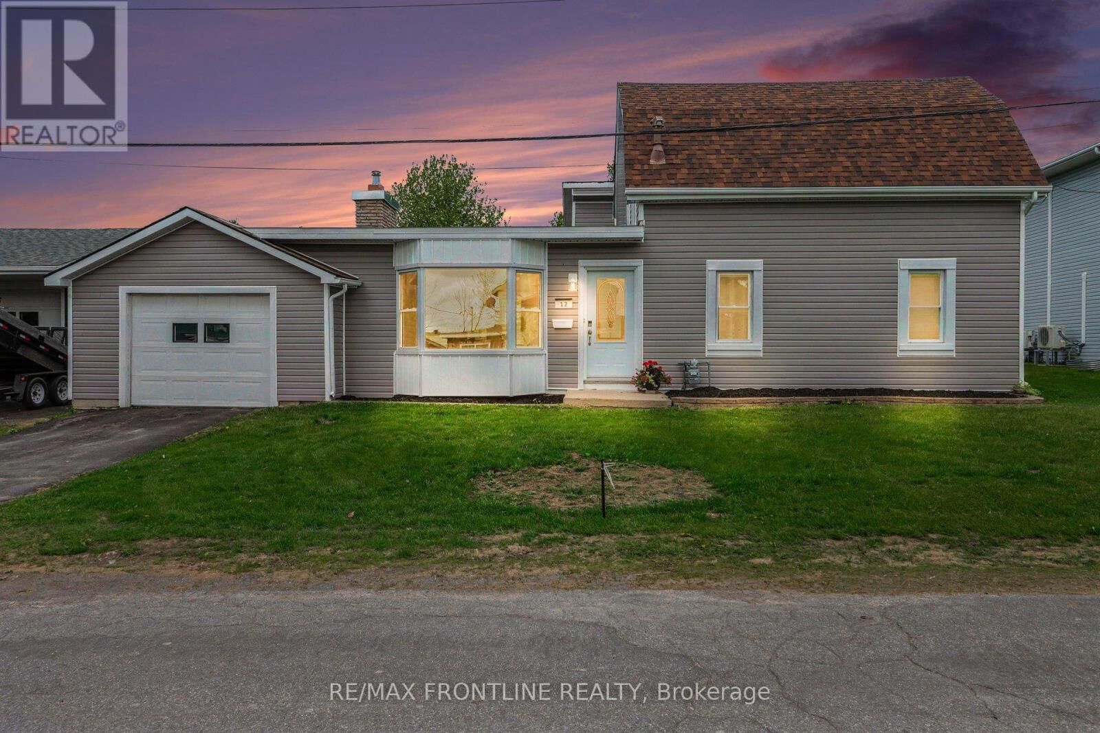 Property Photo:  12 Fifth Street  ON K7A 3K1 