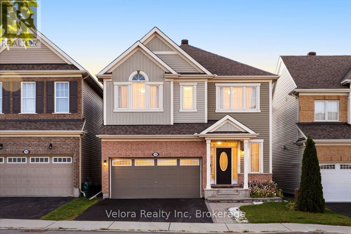 Property Photo:  762 Rosehill Avenue  ON K2S 0X2 