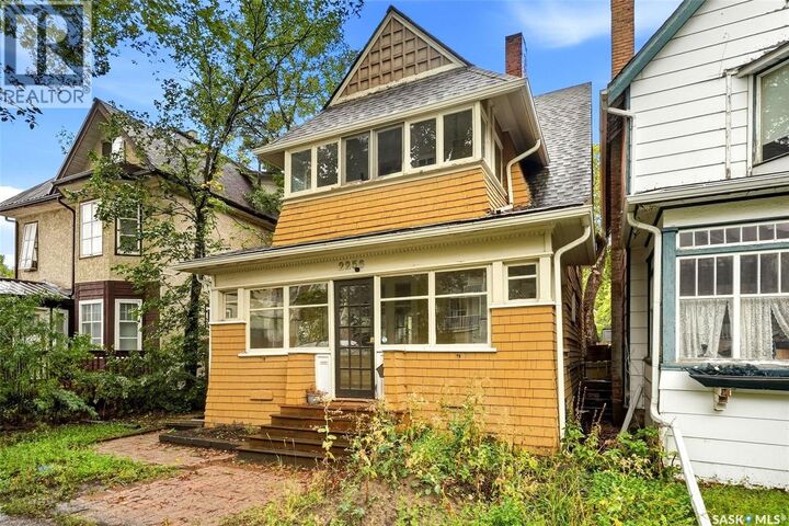 Property Photo:  2256 Angus Street  SK S4T 2A2 