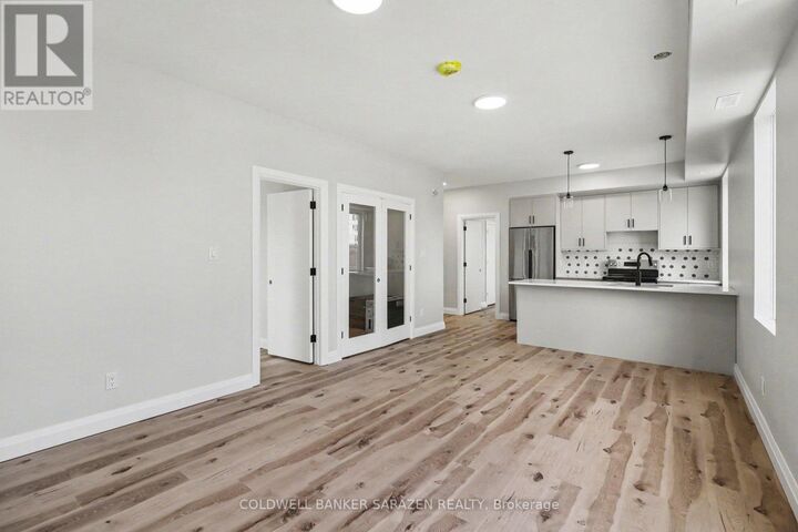 Property Photo:  42 McArthur Avenue 201  ON K1L 6R2 