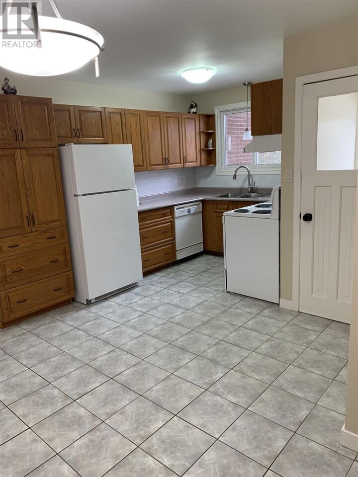Property Photo:  1580 Wellington Street East  ON P6A 2R7 