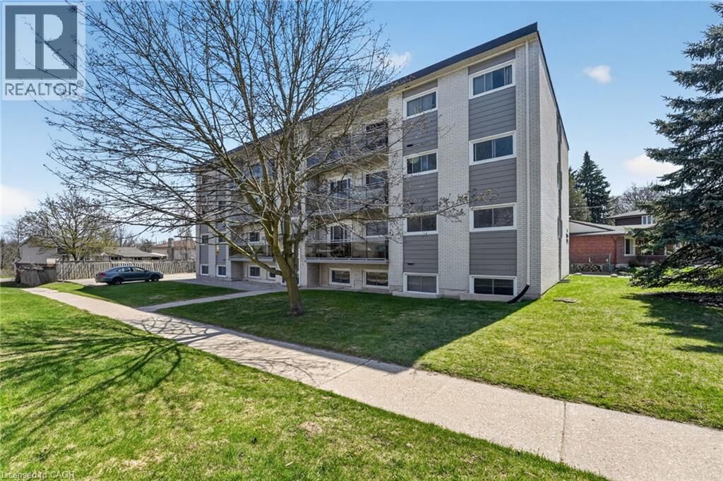 Property Photo:  81 Kenwood Drive 2  ON N2B 3H3 
