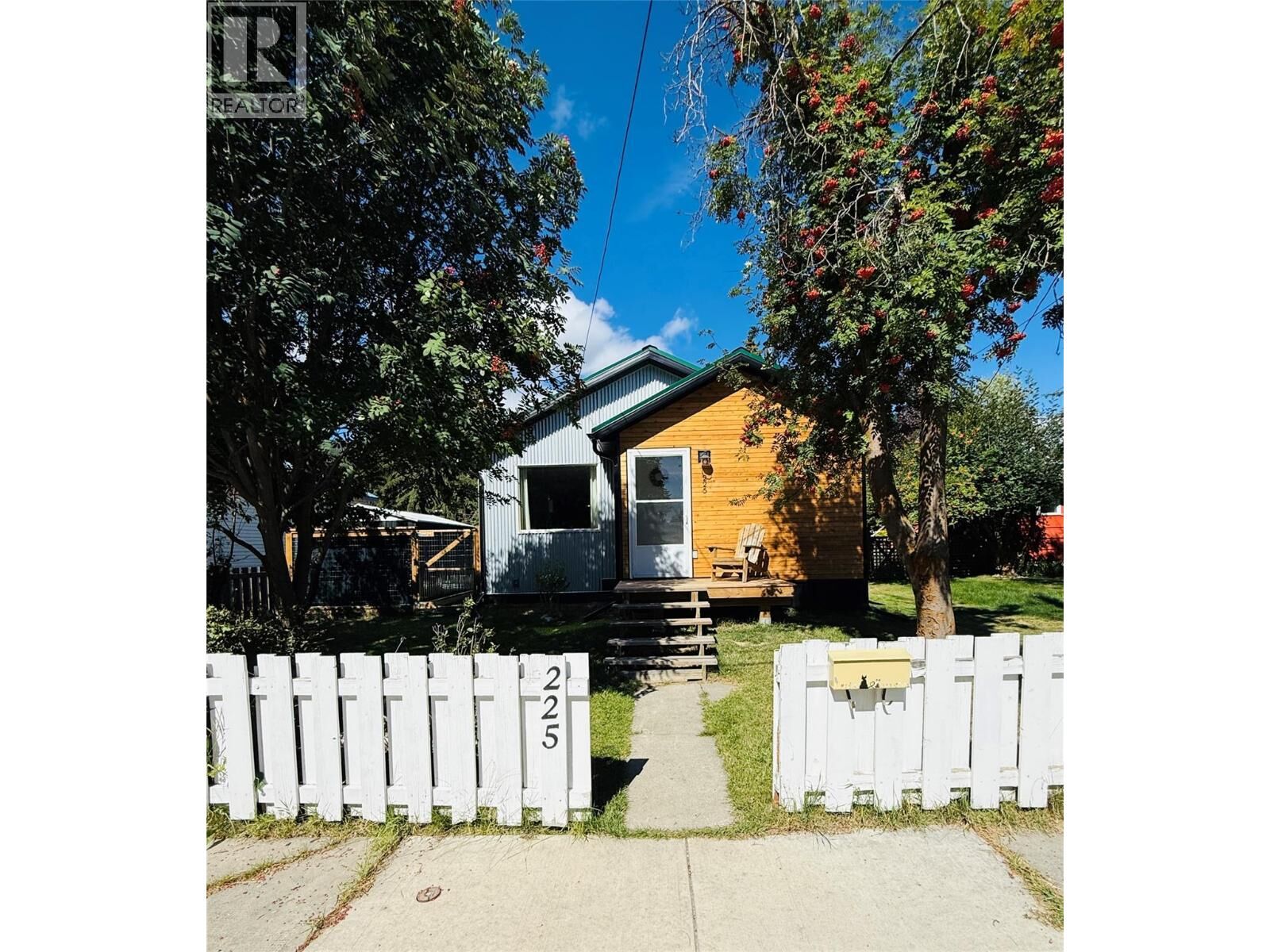 Property Photo:  225 Dalgren Street  BC V1A 1J4 