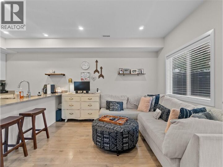 Property Photo: 2081 11 Avenue Northeast 16 BC V1E 0G1