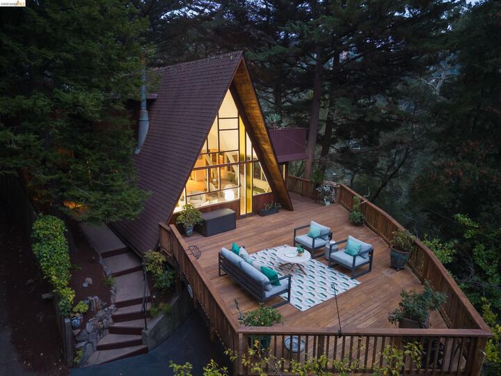 Property Photo: 6760 Moore Dr CA 94611