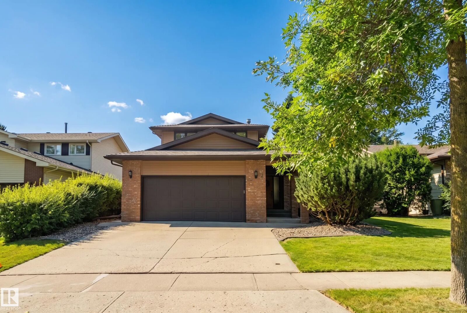 Property Photo:  7 Pembina Place  AB T8N 4P7 