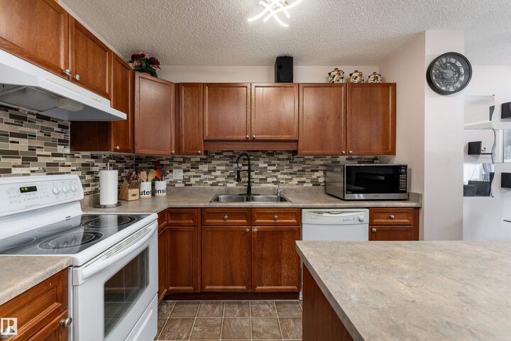 Property Photo:  2309 27 Avenue NW  AB T6T 0A5 