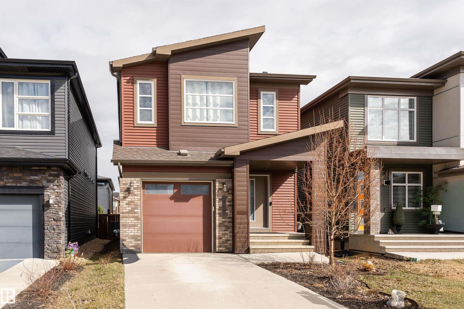 Property Photo:  6484 King Wynd SW  AB T6W 3Z9 
