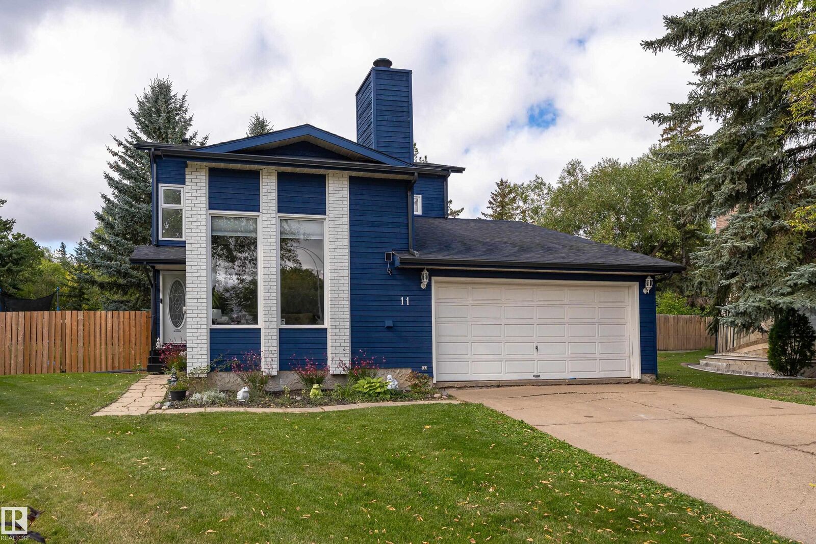 Property Photo:  11 Patterson Crescent  AB T8N 4V1 