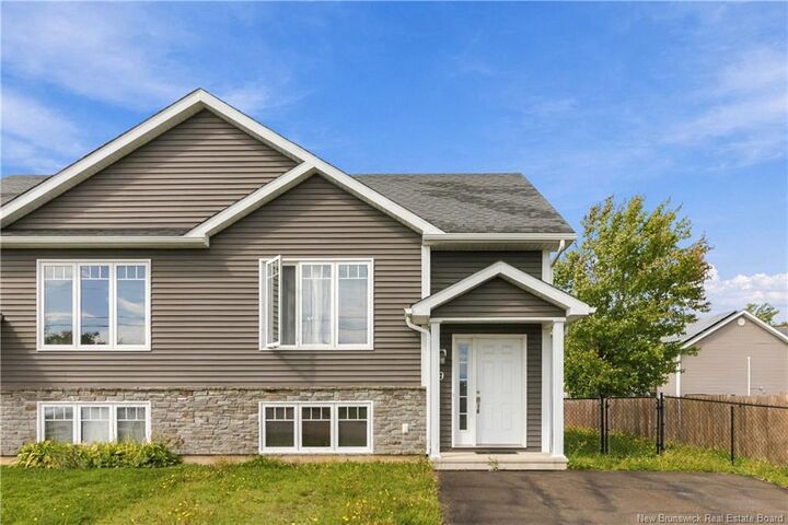Property Photo:  9 Forest Oak Court  NB E1G 0H9 