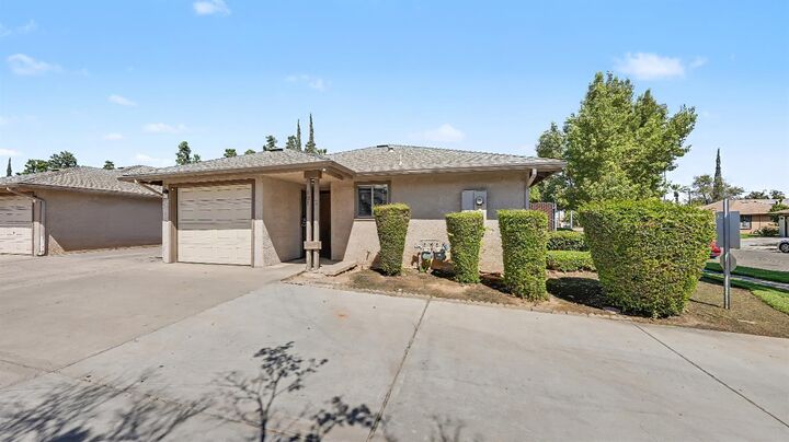 Property Photo: 1575 N Pleasant Avenue 101 CA 93728