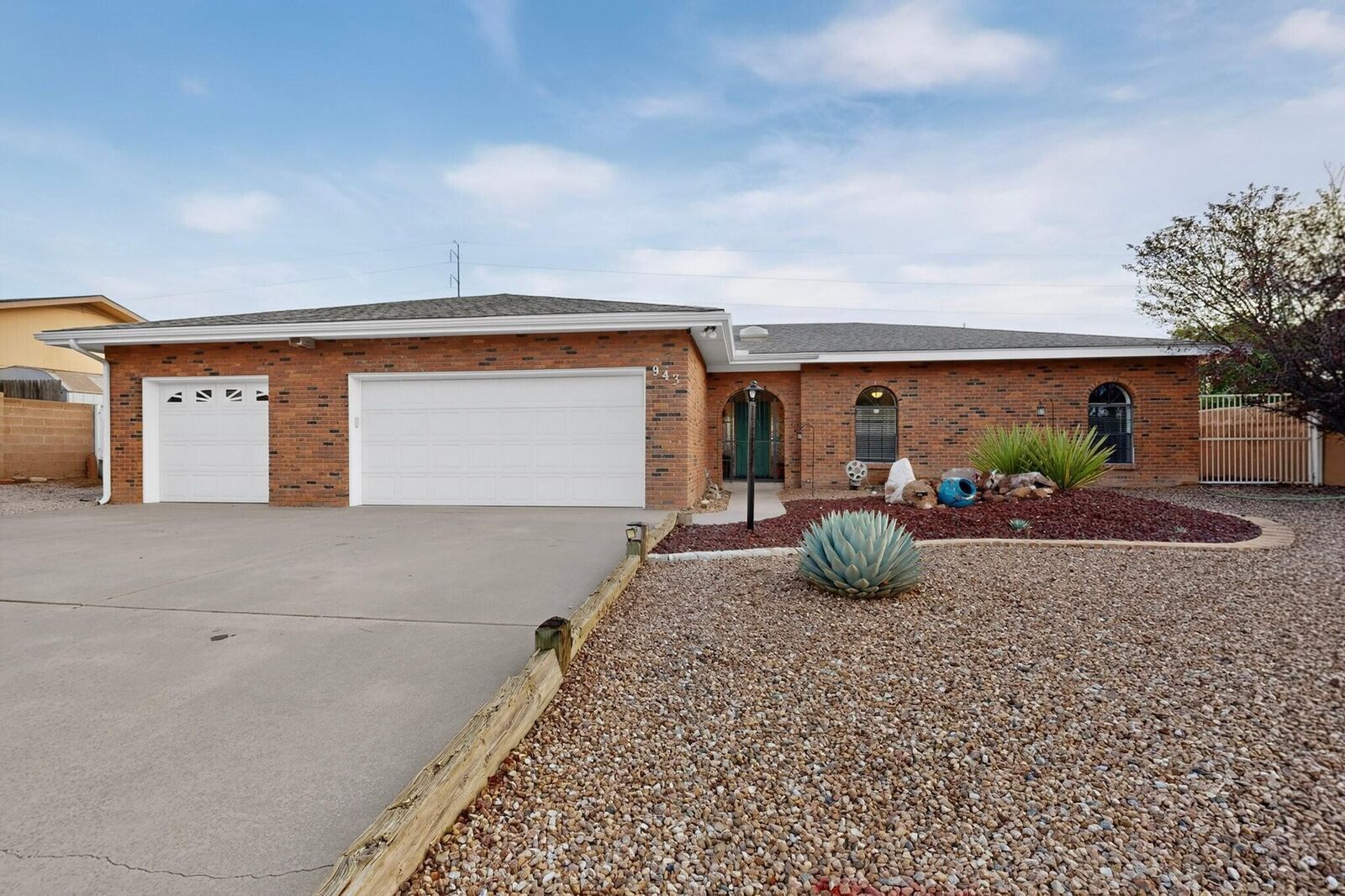 Property Photo:  943 Player Loop SE  NM 87124 