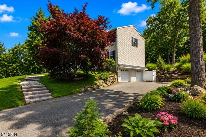 Property Photo:  8 Cross Oak Ln  NJ 07480 