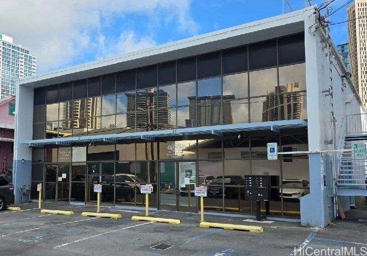 Property Photo: 439 Kamani Street 200 HI 96813
