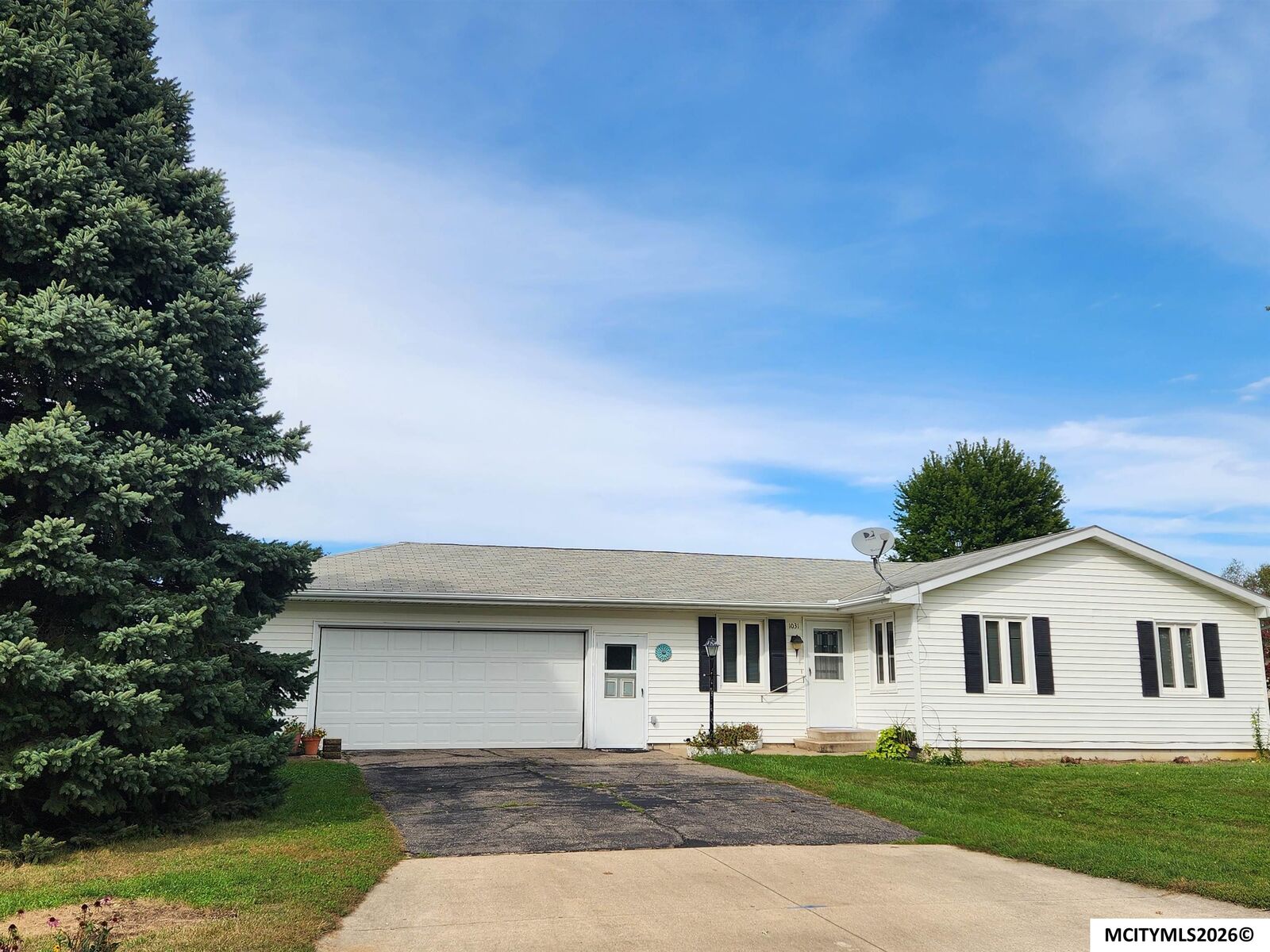Property Photo:  1031 Heritage Dr  IA 50461 