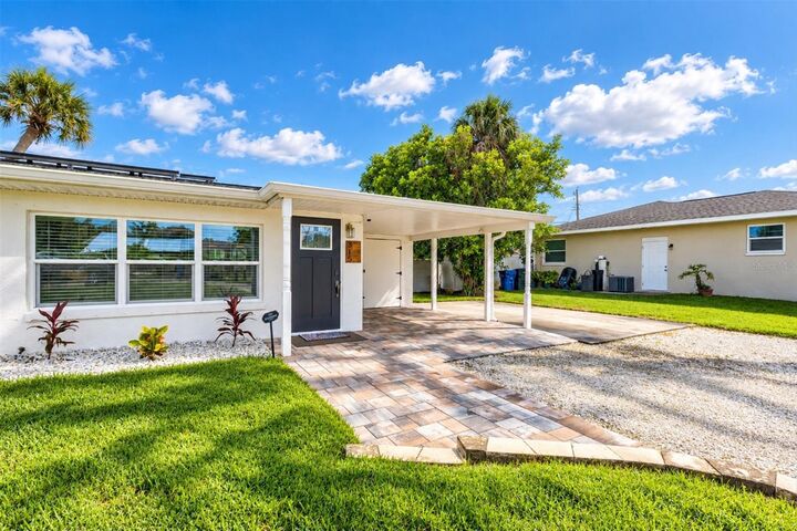 Property Photo: 315 Azalea Road FL 34293