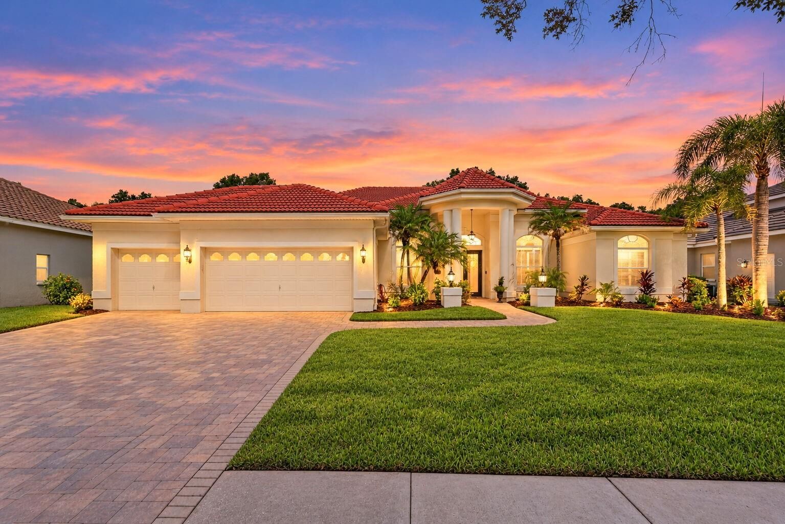 Property Photo:  9136 Highland Ridge Way  FL 33647 