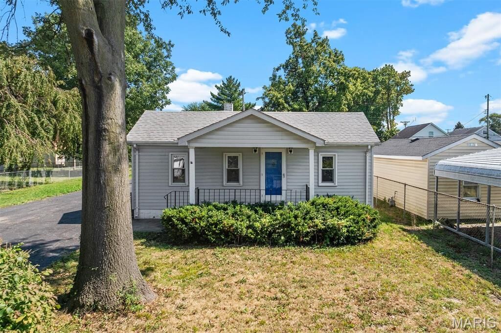 Property Photo:  128 Voight Place  IL 62040 