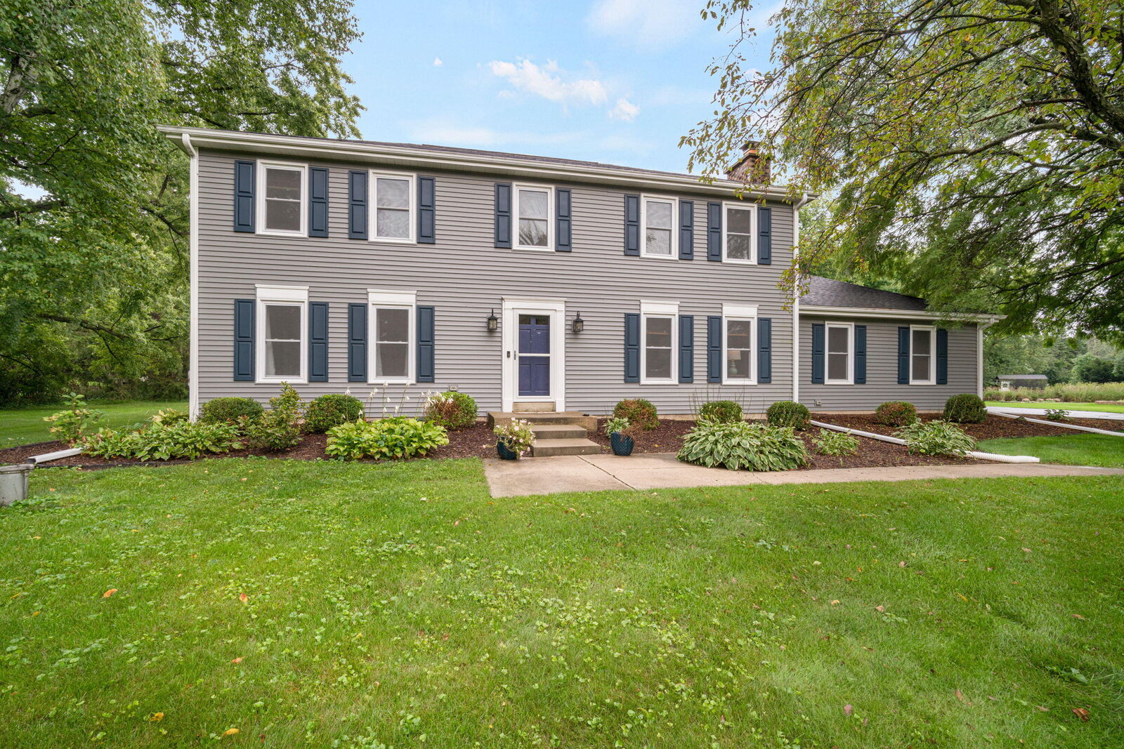 Property Photo:  1626 Devonshire Dr  WI 53012 