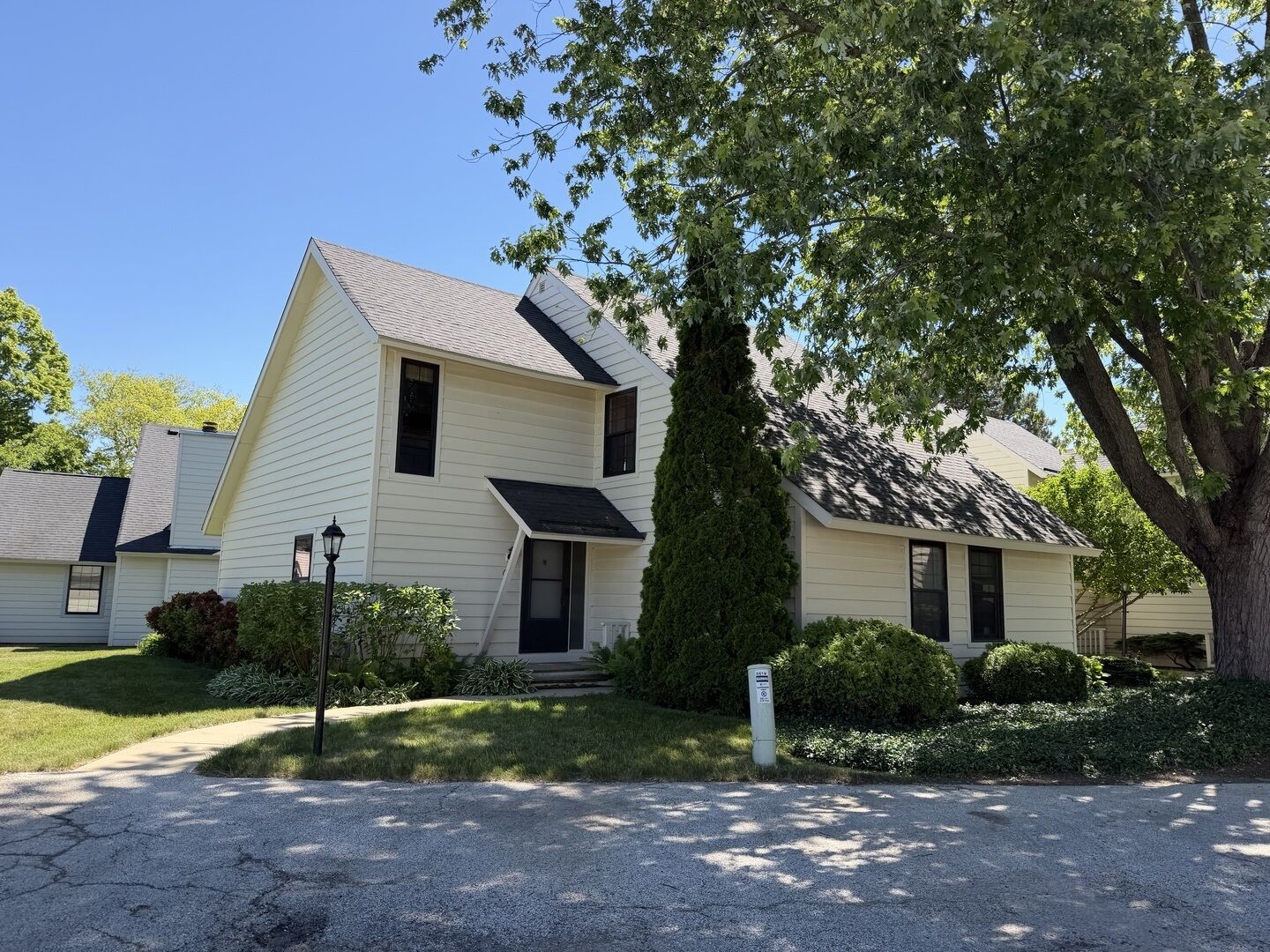 Property Photo: 661 Mitchell Court 661 IL 60031