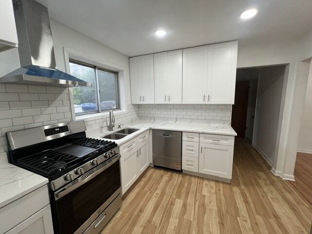 Property Photo: 7229 N Campbell Avenue IL 60645