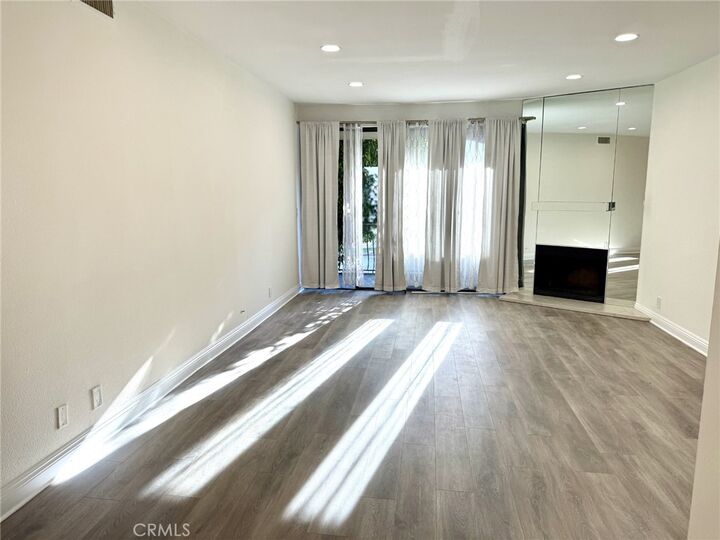 Property Photo: 1630 S Bentley Avenue 103 CA 90025