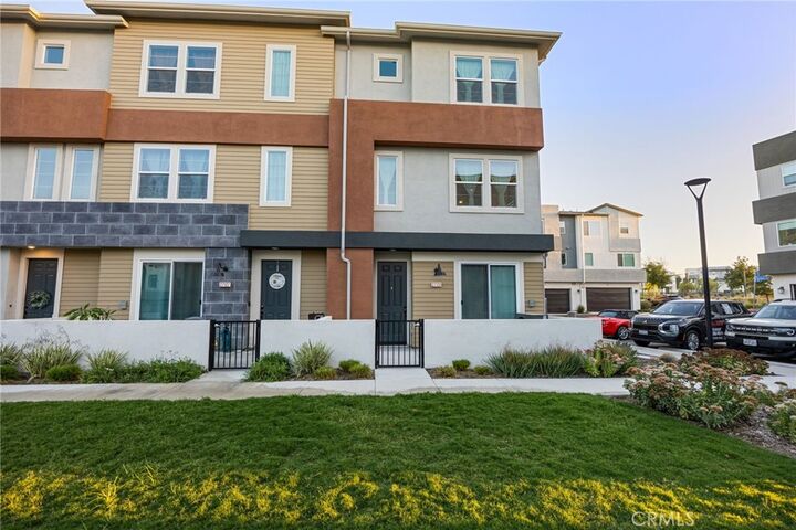 Property Photo:  27131 Observation Court  CA 91381 
